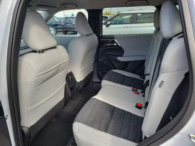 2025 Mitsubishi Outlander SE