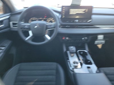 2025 Mitsubishi Outlander SE