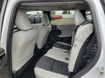 2025 Mitsubishi Outlander SE