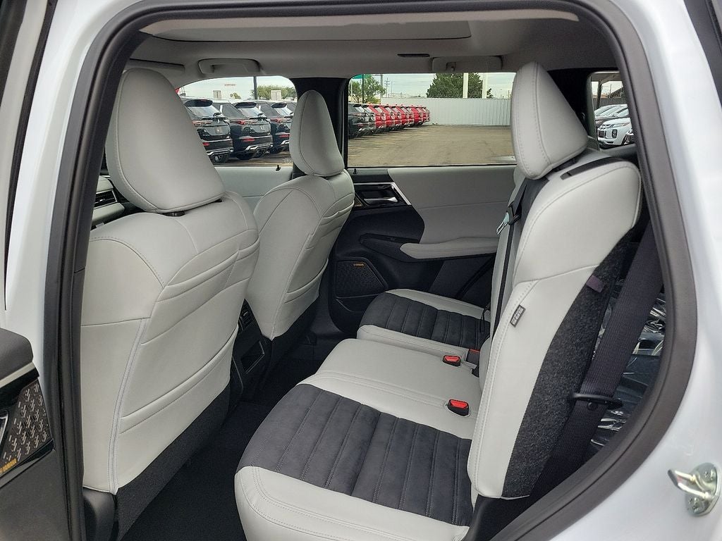 2025 Mitsubishi Outlander SE