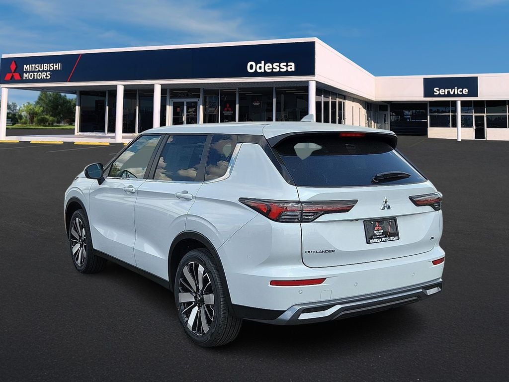 2025 Mitsubishi Outlander SE