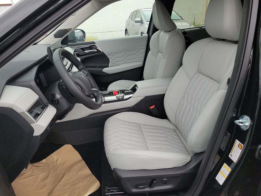 2025 Mitsubishi Outlander Platinum Edition