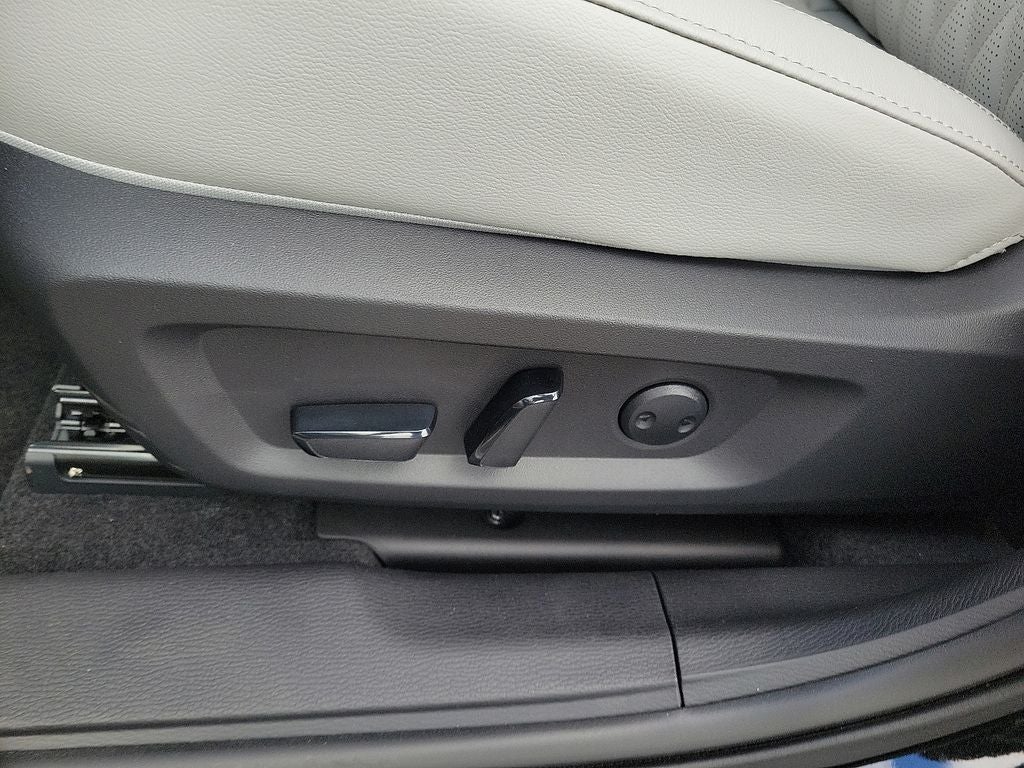 2025 Mitsubishi Outlander Platinum Edition