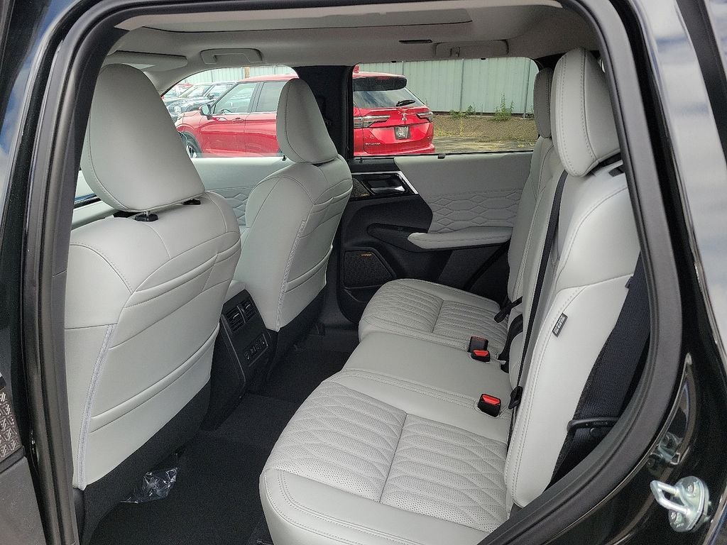 2025 Mitsubishi Outlander Platinum Edition