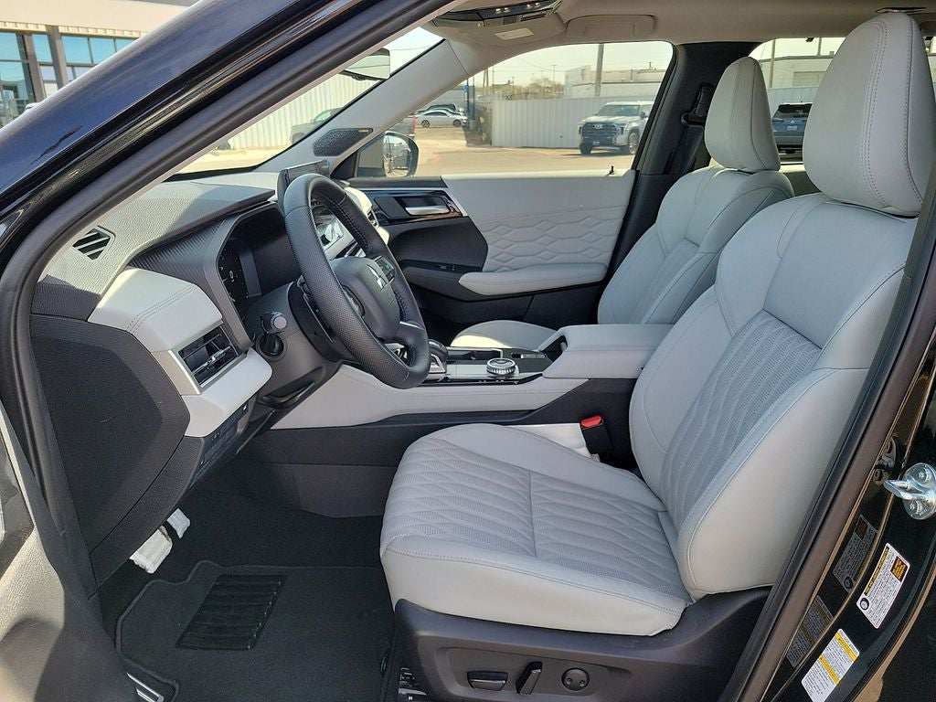 2025 Mitsubishi Outlander Platinum Edition