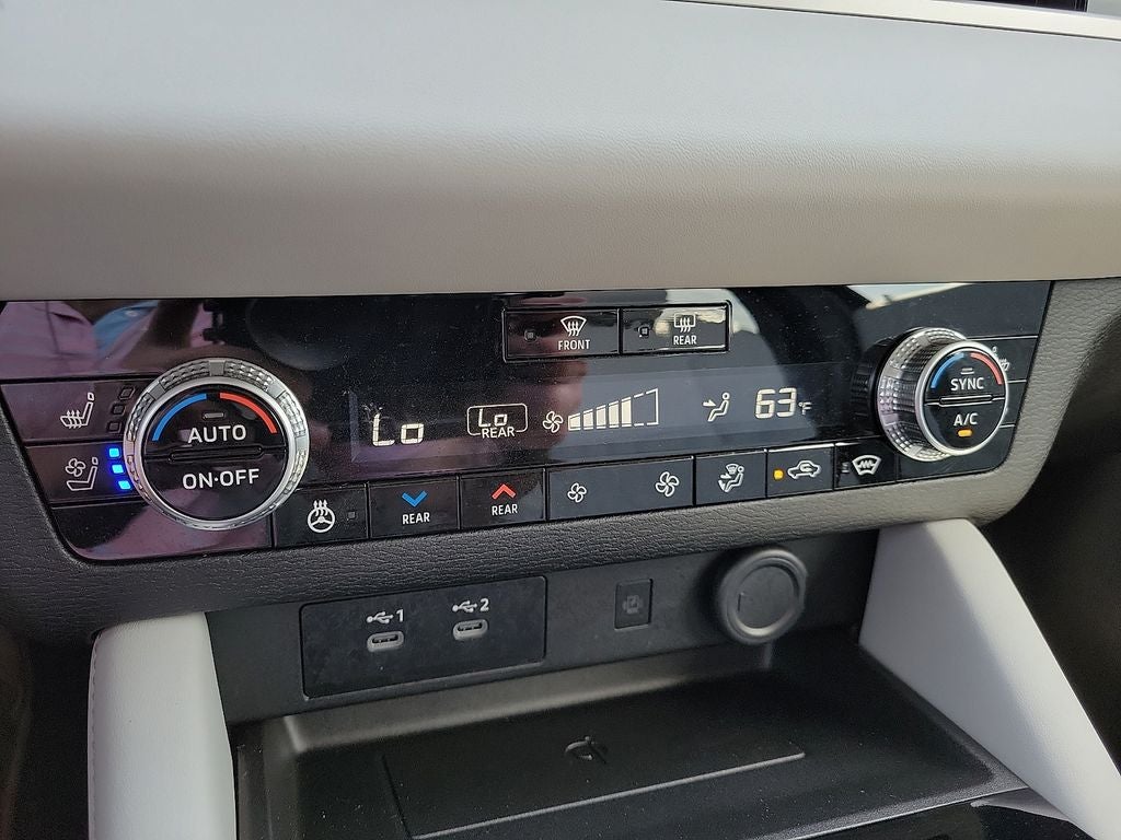 2025 Mitsubishi Outlander Platinum Edition