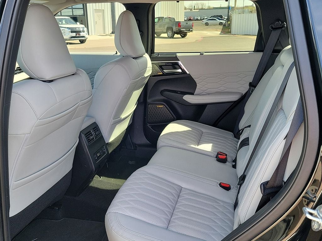 2025 Mitsubishi Outlander Platinum Edition