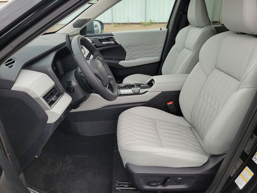 2025 Mitsubishi Outlander Platinum Edition