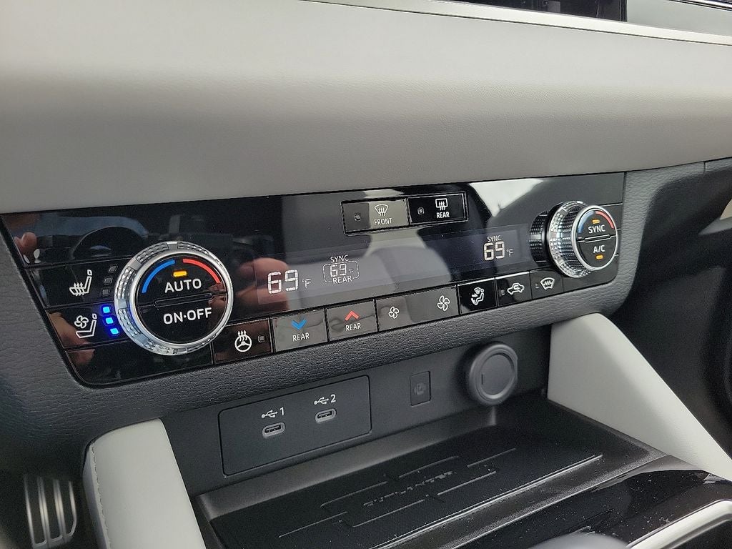 2025 Mitsubishi Outlander Platinum Edition