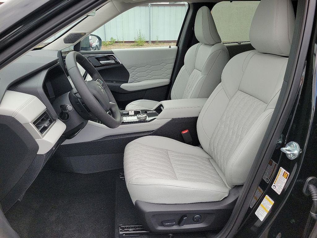 2025 Mitsubishi Outlander Platinum Edition