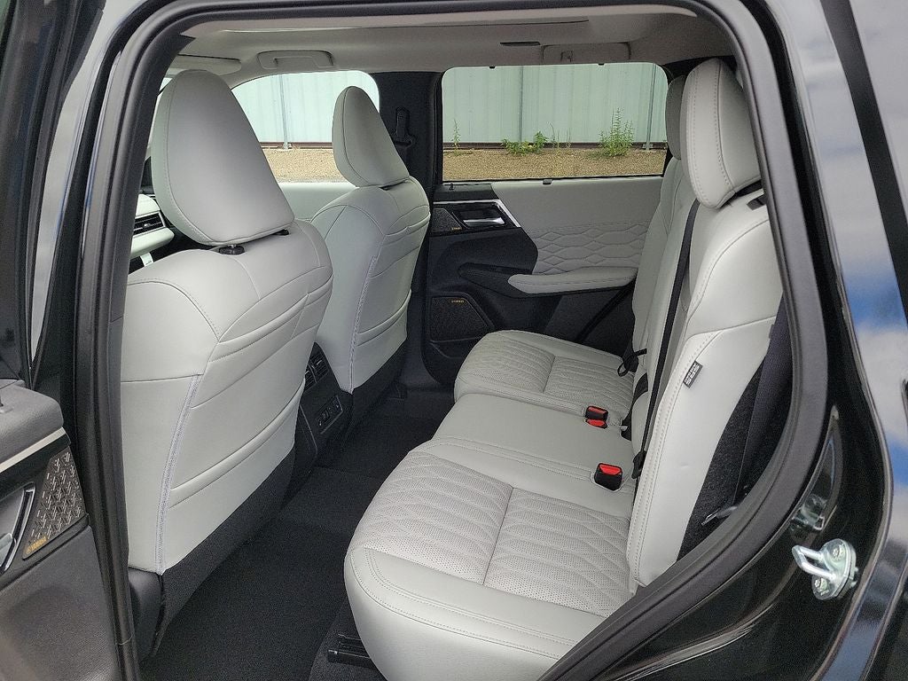 2025 Mitsubishi Outlander Platinum Edition