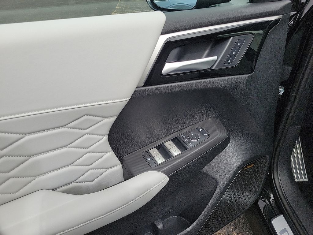 2025 Mitsubishi Outlander Platinum Edition