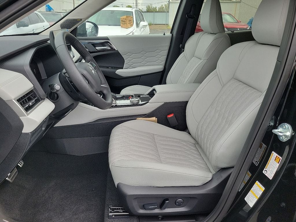 2025 Mitsubishi Outlander PLATINUM EDITION