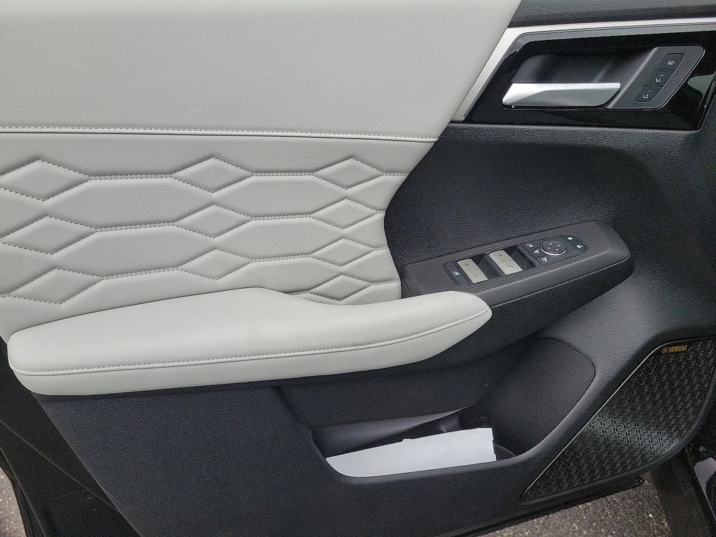 2025 Mitsubishi Outlander PLATINUM EDITION