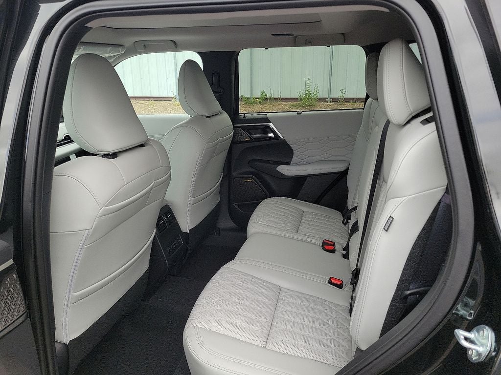 2025 Mitsubishi Outlander Platinum Edition