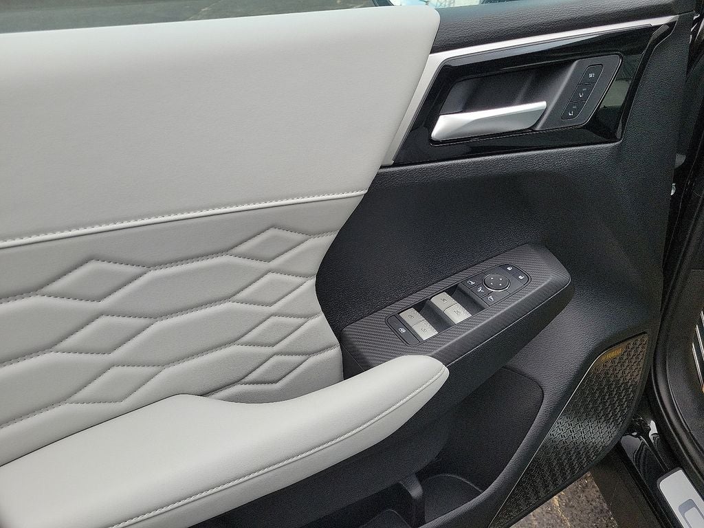 2025 Mitsubishi Outlander Platinum Edition