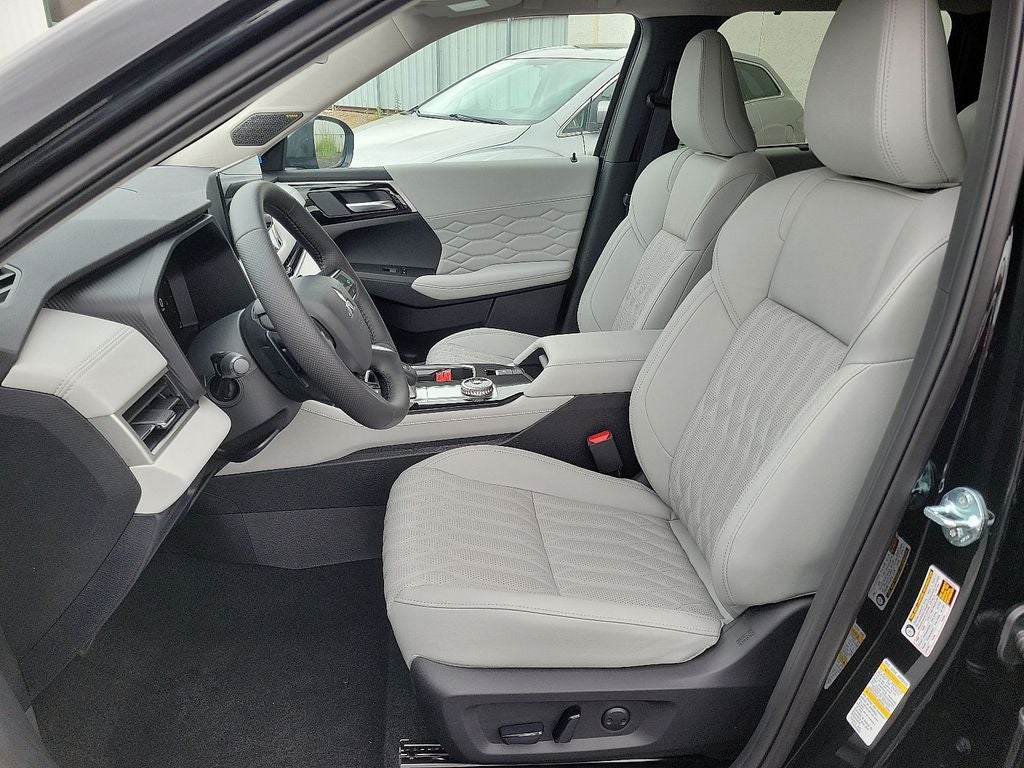 2025 Mitsubishi Outlander Platinum Edition