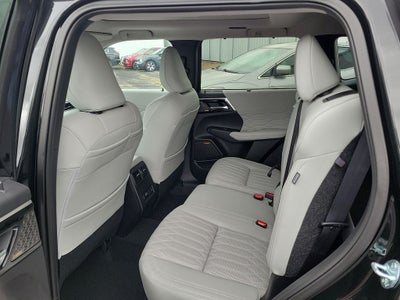 2025 Mitsubishi Outlander Platinum Edition