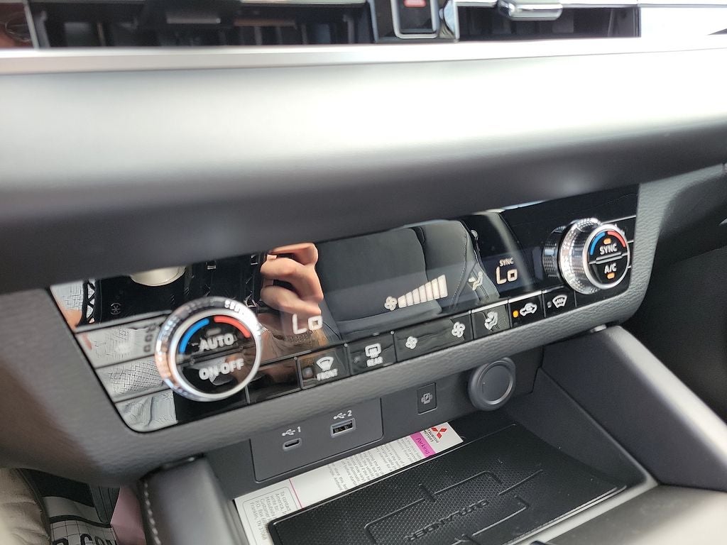 2025 Mitsubishi Outlander PHEV SE