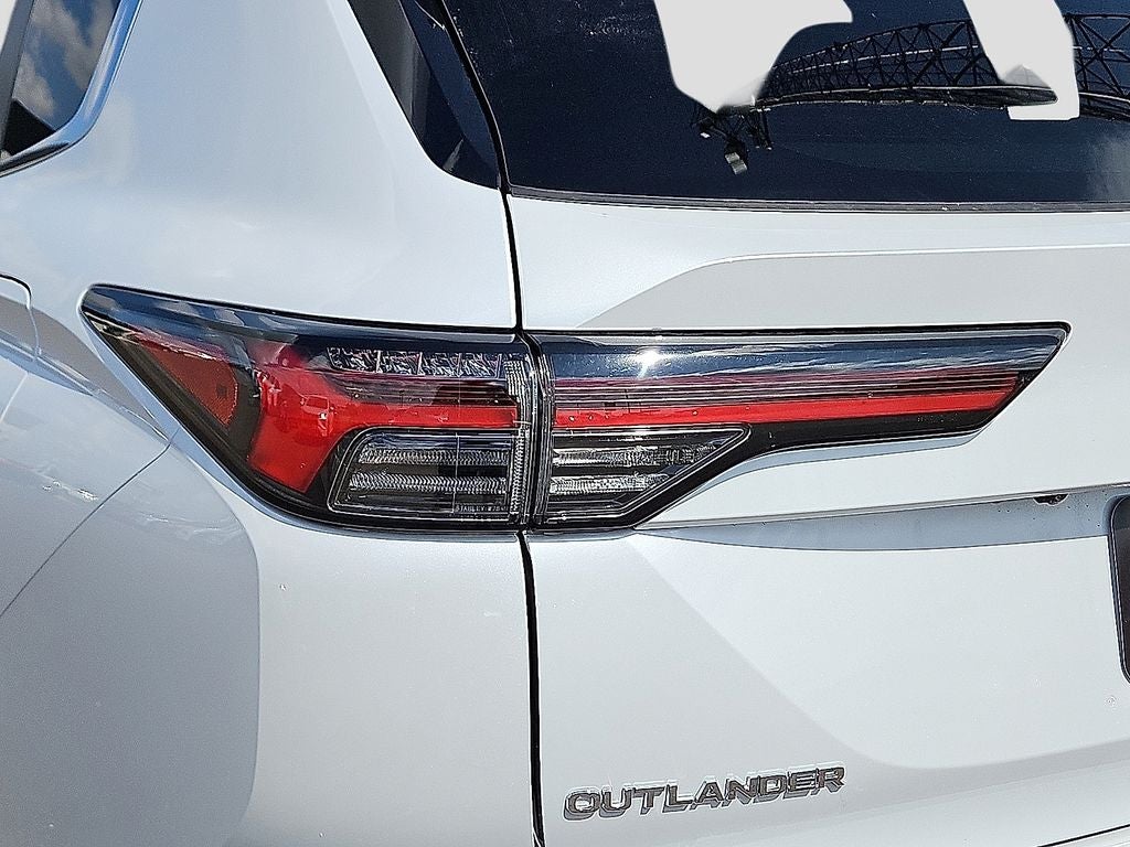 2026 Mitsubishi Outlander PHEV SE