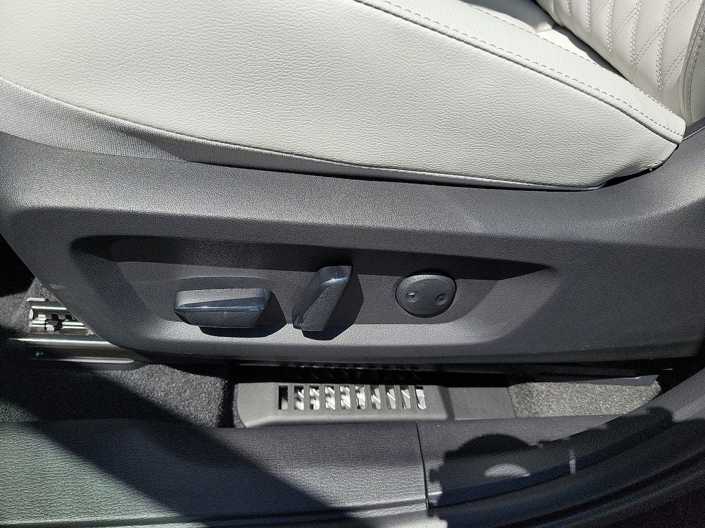 2025 Mitsubishi Outlander PHEV SEL Platinum Edition