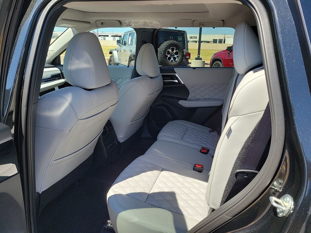 2025 Mitsubishi Outlander PHEV SEL Platinum Edition