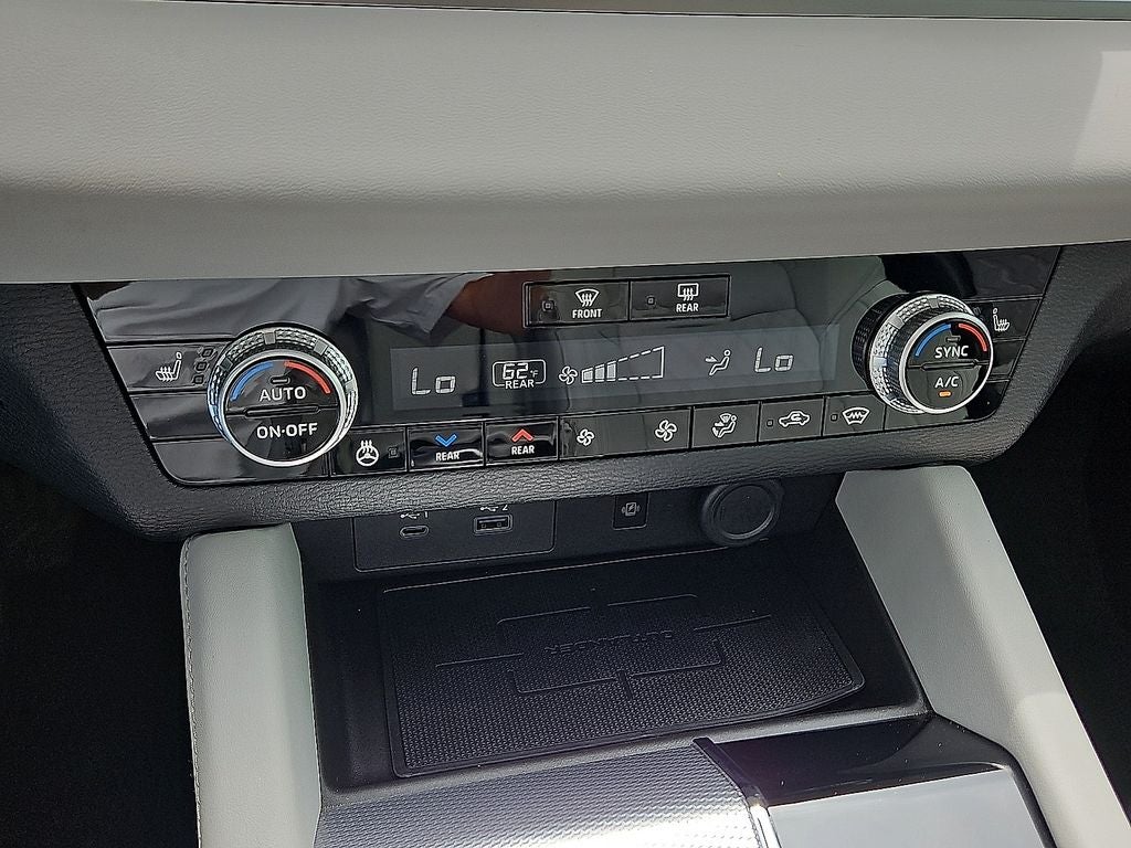 2025 Mitsubishi Outlander PHEV SEL