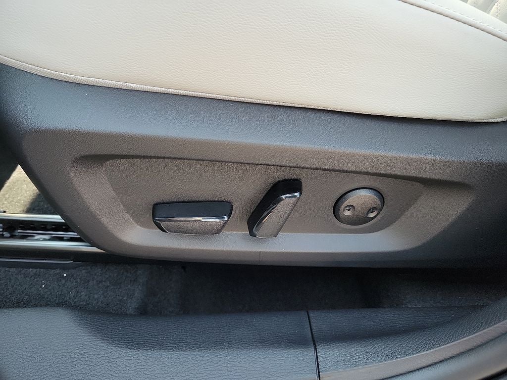 2025 Mitsubishi Outlander PHEV SEL