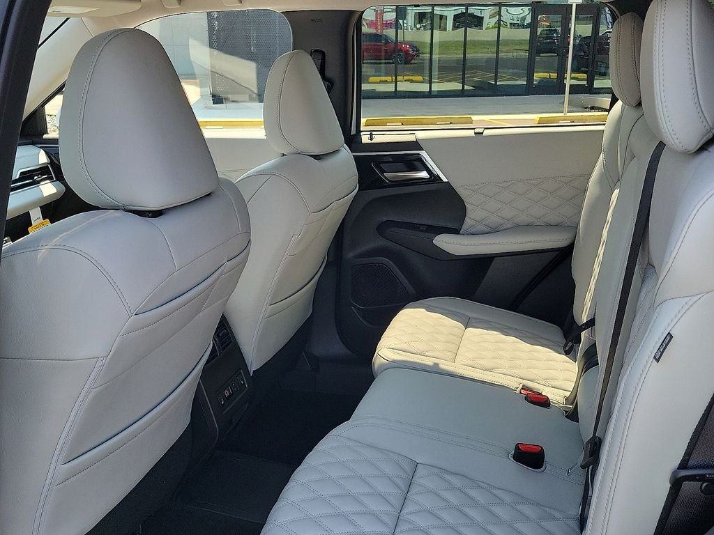 2025 Mitsubishi Outlander PHEV SEL