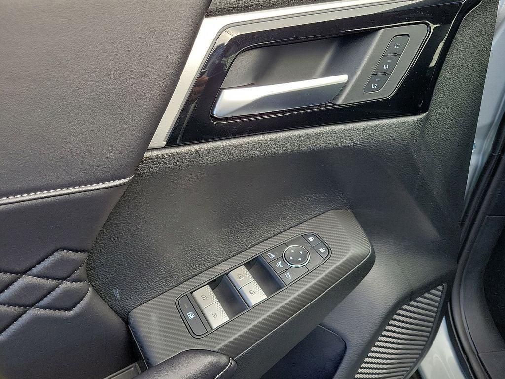 2025 Mitsubishi Outlander PHEV SEL Black Edition