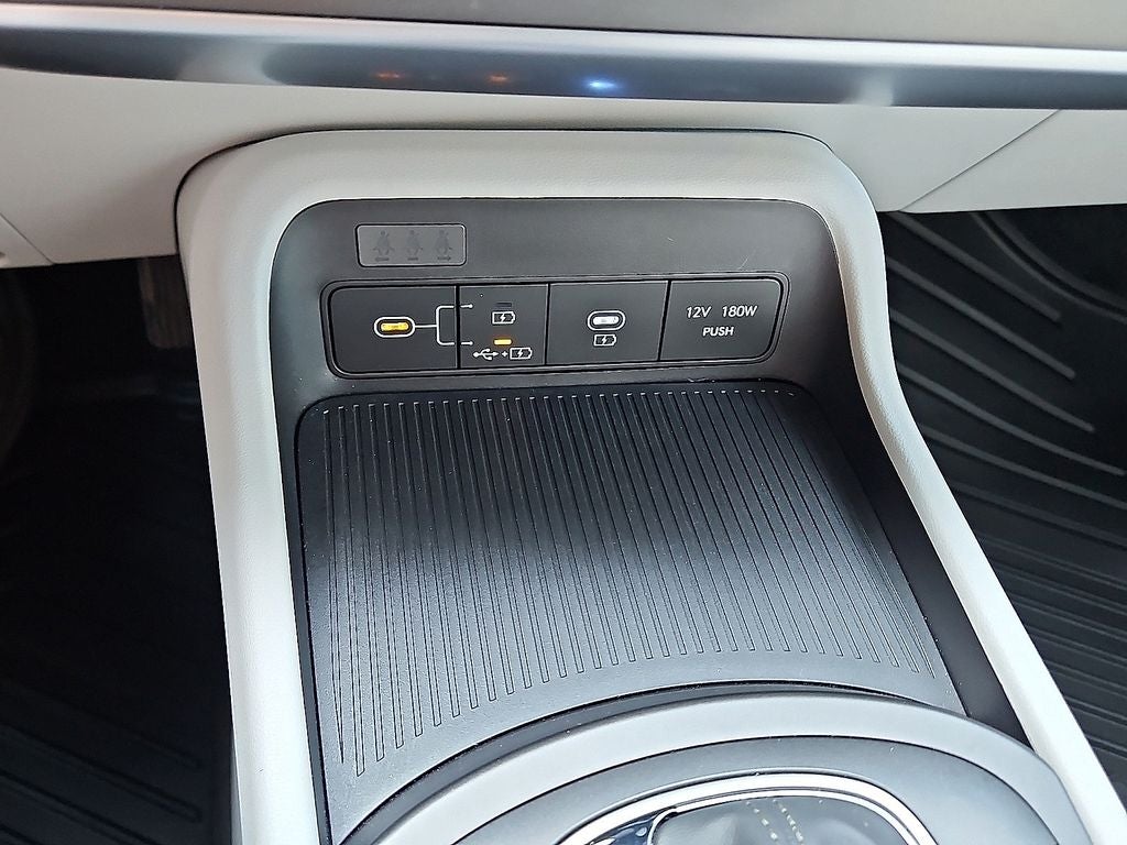 2025 Hyundai Kona SE