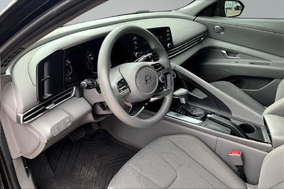 2023 Hyundai Elantra SE