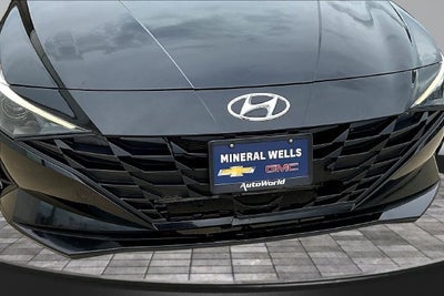 2023 Hyundai Elantra SE