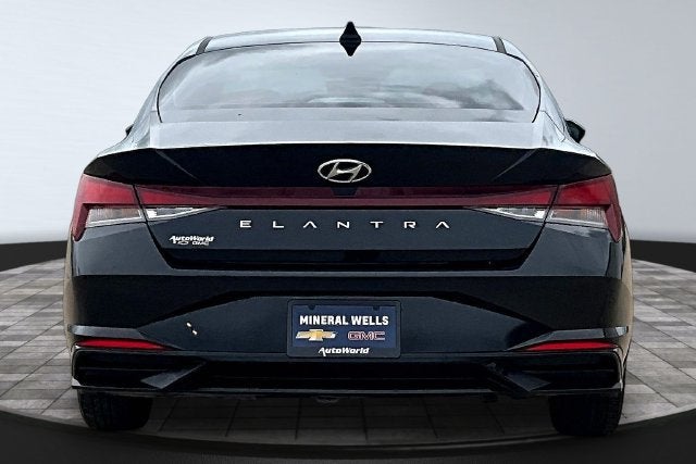 2023 Hyundai Elantra SE