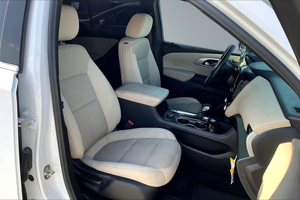2022 Chevrolet Traverse LS