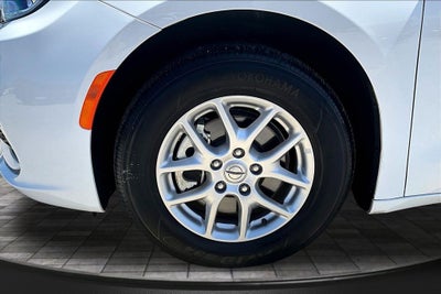 2025 Chrysler Pacifica Select