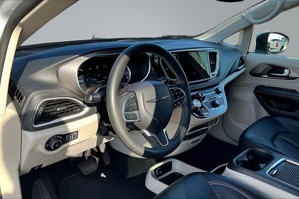2023 Chrysler Pacifica Hybrid Touring L