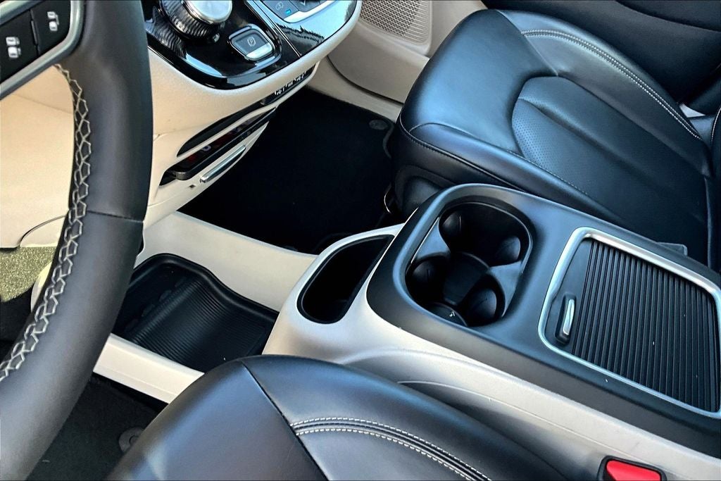 2023 Chrysler Pacifica Hybrid Touring L
