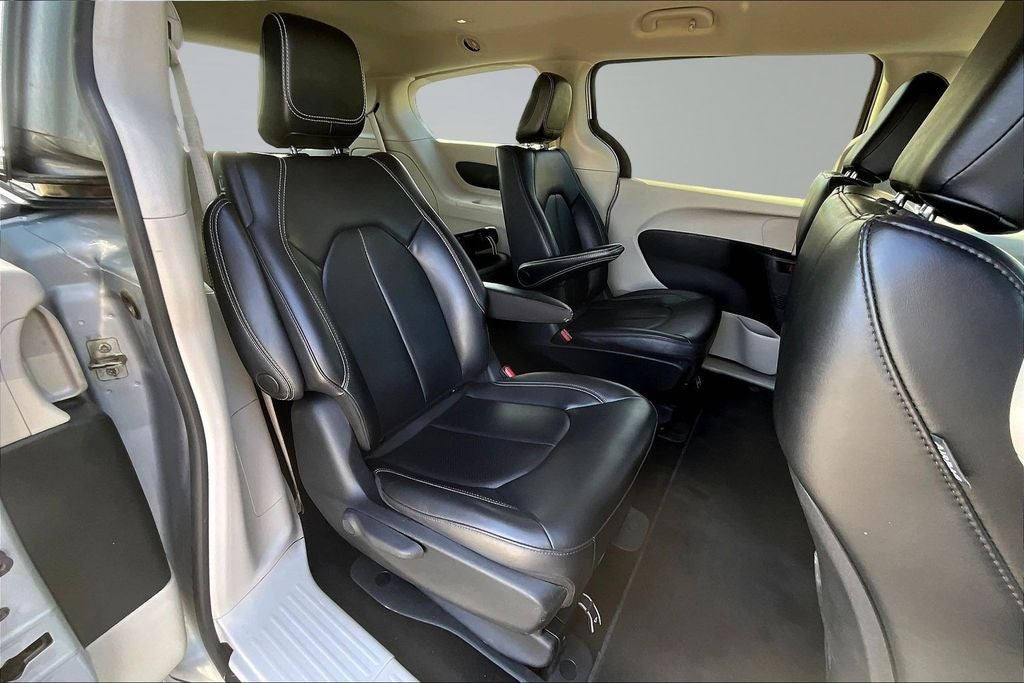 2023 Chrysler Pacifica Hybrid Touring L