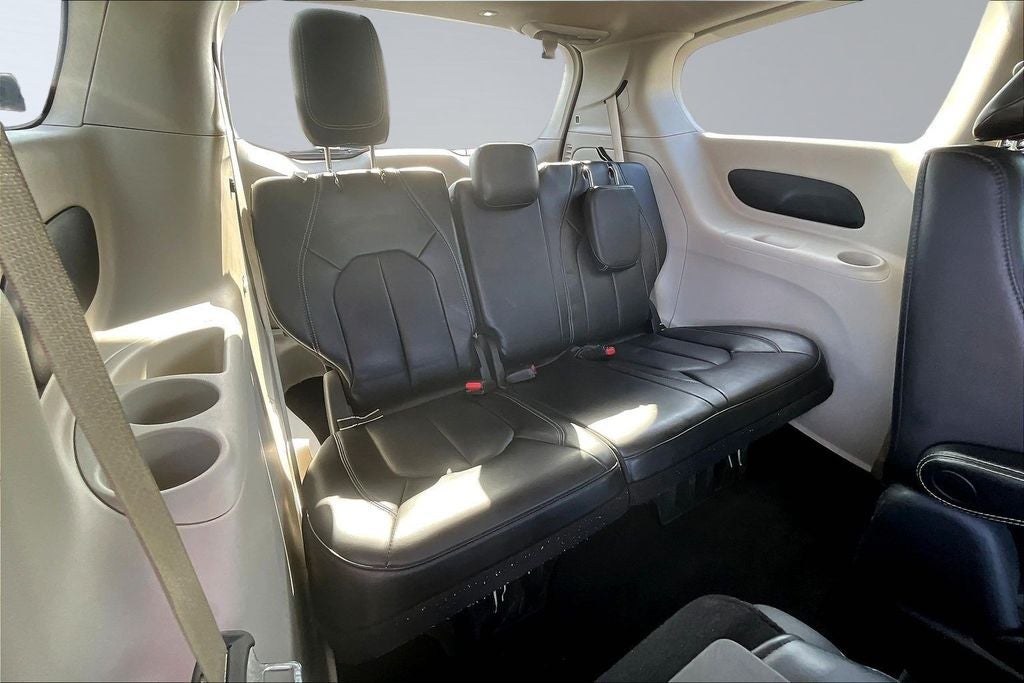 2023 Chrysler Pacifica Hybrid Touring L