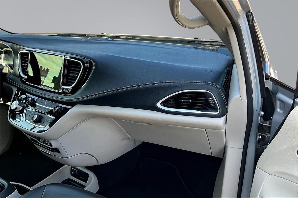 2023 Chrysler Pacifica Hybrid Touring L