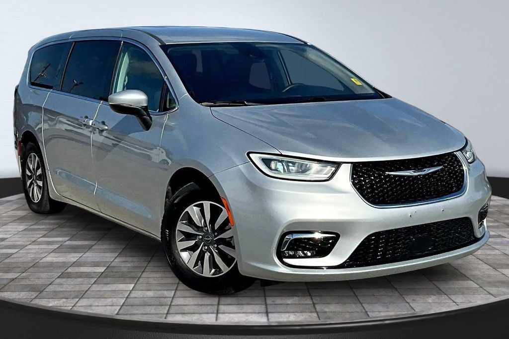 2023 Chrysler Pacifica Hybrid Touring L