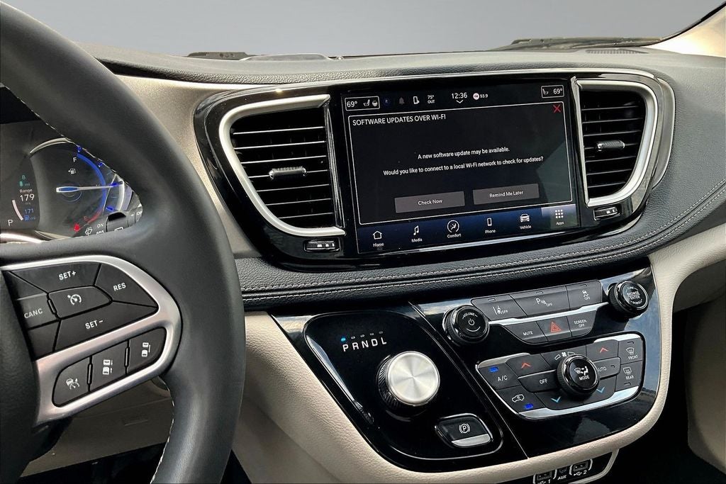 2023 Chrysler Pacifica Hybrid Touring L