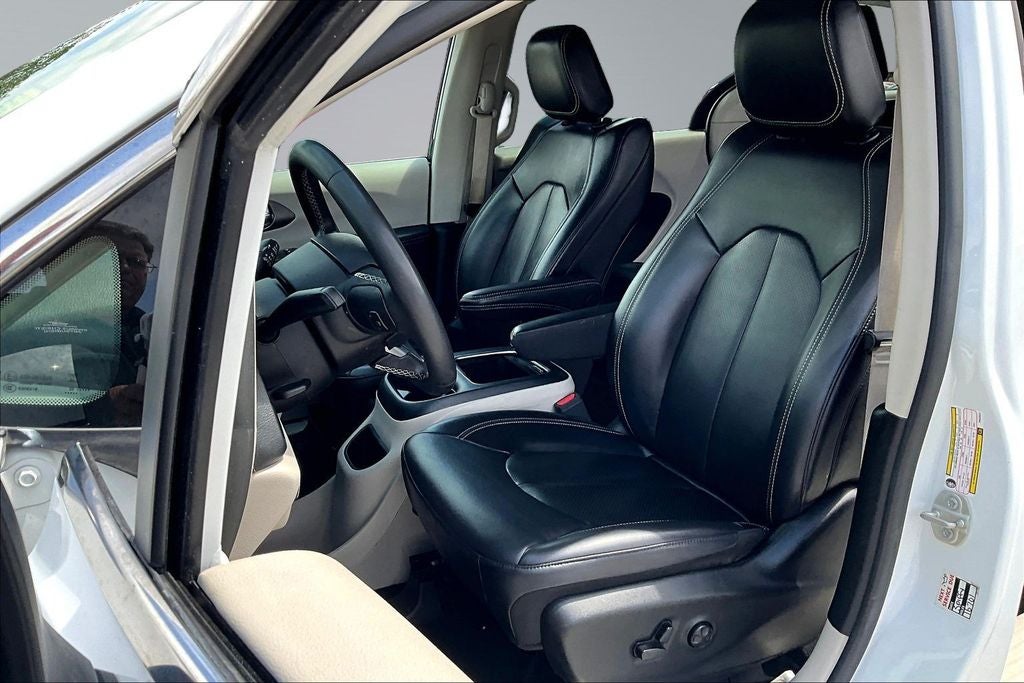2023 Chrysler Pacifica Hybrid Touring L