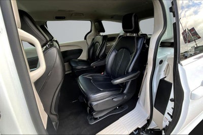 2023 Chrysler Pacifica Hybrid Touring L