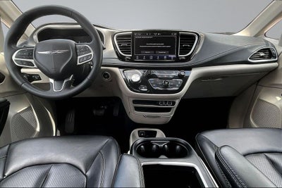 2023 Chrysler Pacifica Hybrid Touring L