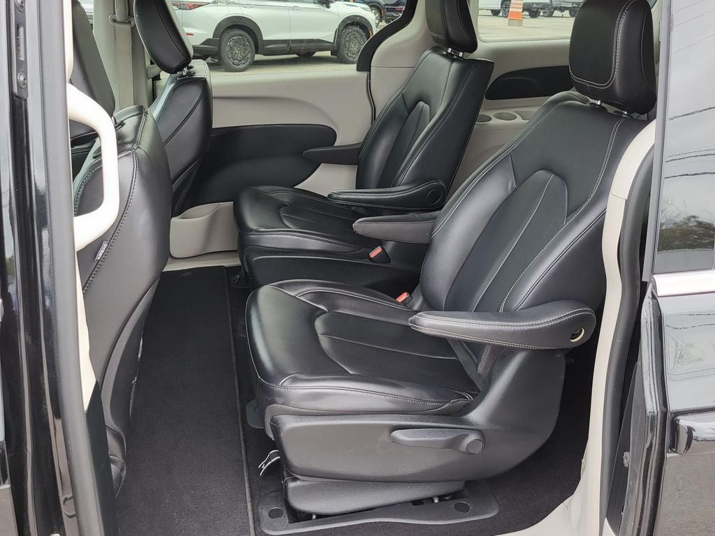 2024 Chrysler Pacifica Hybrid Select