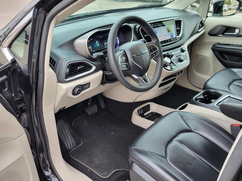 2024 Chrysler Pacifica Hybrid Select