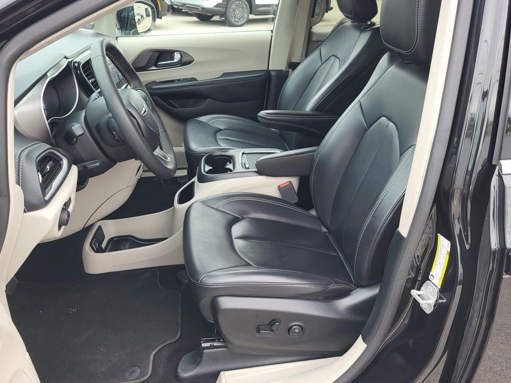 2024 Chrysler Pacifica Hybrid Select