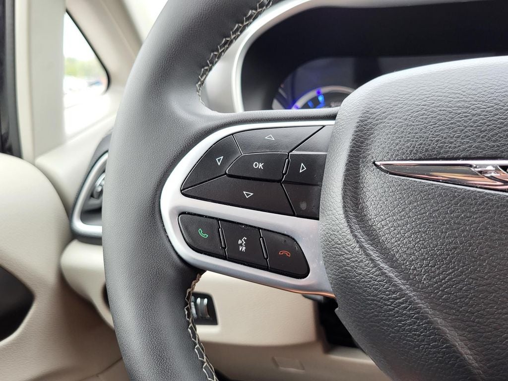 2024 Chrysler Pacifica Hybrid Select